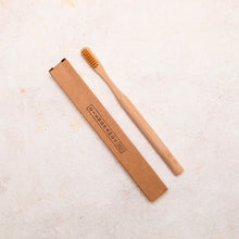 Cargar imagen en el visor de la galería, Cepillo De Bambú + Pasta Dental